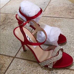 Nina Davia High Heel. NWT. Heel height 4.25”.